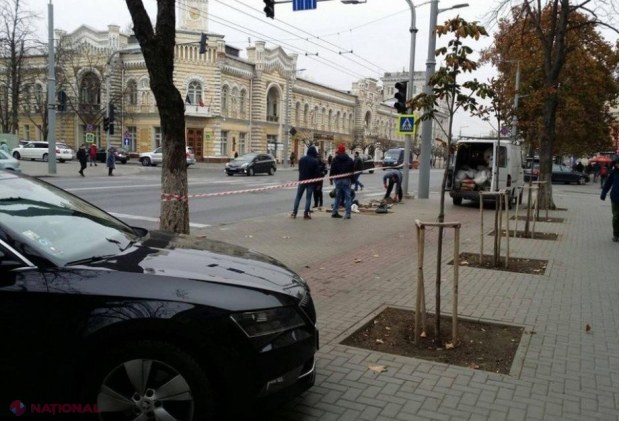 GATA cu mașinile parcate pe trotuarele din centrul Chișinăului: Primăria instalează PILONI de delimitare 