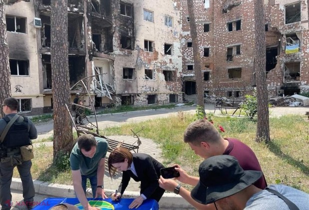 Maia Sandu a vizitat Borodeanka și Irpin, localități în care armata lui Putin a făcut PRĂPAD.
