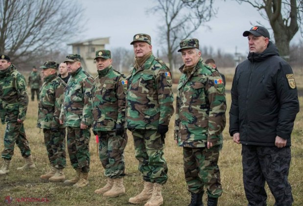 FOTO // Dodon, de la soldat, la comandant: Președintele a primit o UNIFORMĂ personalizată și bocanci americani