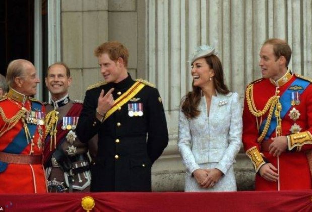 FOTO Regina Elisabeta a II-a şi-a sărbătorit aniversarea. Prințul Harry s-a ținut de glume, iar Ducesa de Cambridge a râs în hohote
