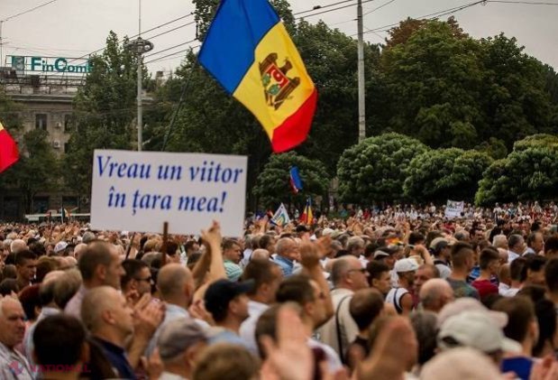Moldovenii REVIN acasă din străinătate și se înregistrează ca ȘOMERI