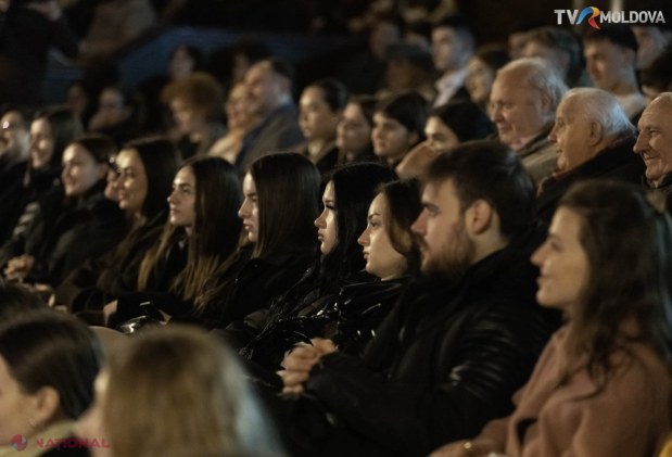 FOTO // Celebrul actor Marius Manole și-a deschis SUFLETUL în fața publicului din Chișinău, în cadrul „Întâlnirile TVR Moldova”: „Acum ori niciodată! Asta îmi spun de fiecare dacă când calc pe scenă”