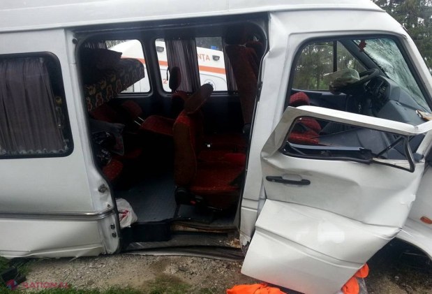 Microbuz cu moldoveni, RĂSTURNAT în România. Șase pasageri au fost răniți