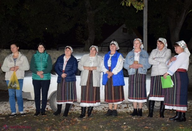 FOTO // Echipa lui Ilan Șor a adus lumină pe străzile altor două localități din raionul Orhei: „Este mai mult decât un moment de sărbătoare pentru noi, este un eveniment important”