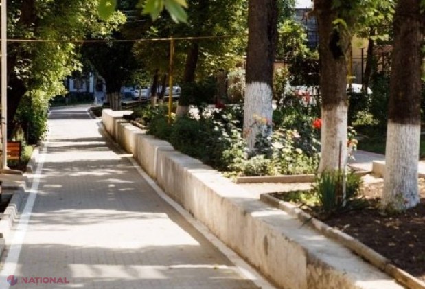 FOTO // Primăria orașului Orhei continuă să RENOVEZE în ritm alert curțile de bloc