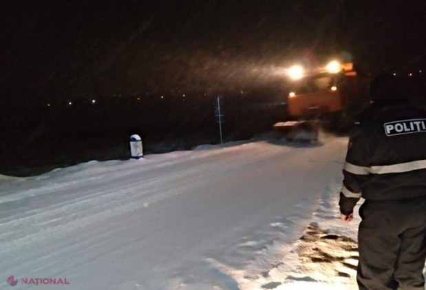 VIDEO, FOTO // Peste 103 accidente minore în ultima zi. O mașină s-a RĂSTURNAT, iar un microbuz a ARS aproape complet. Sfaturile lui Cavcaliuc pentru șoferi și pietoni