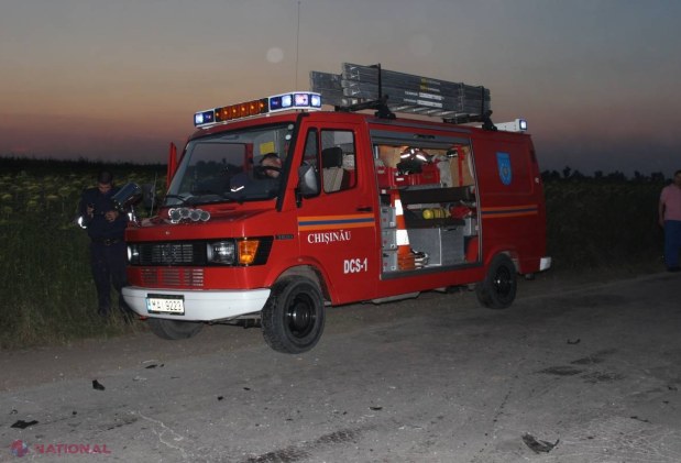Un „Mercedes” și o „Toyota” s-au făcut ZOB la intrare în Băcioi: Două persoane au murit, iar cinci au ajuns la spital