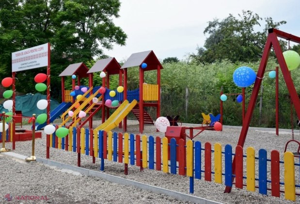 FOTO // În raionul Orhei sunt INAUGURATE săptămânal câteva terenuri de joacă pentru copii