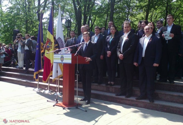 Chirtoacă și-a enumerat succesele după opt ani de mandat și s-a dus „la bere”. Activistă: „O să ajungi în iad”