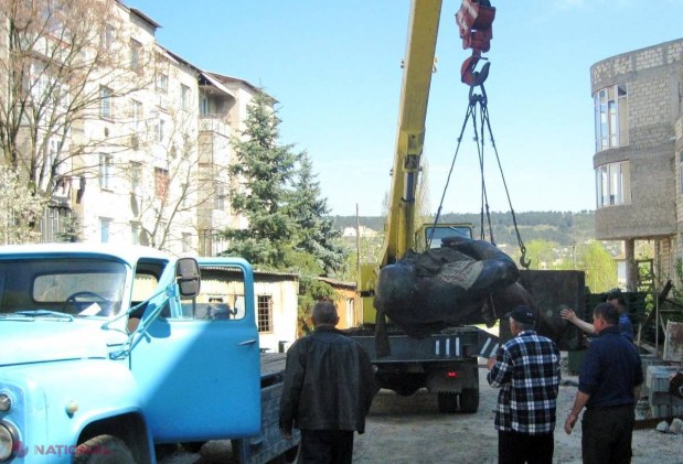 Lenin a fost DAT JOS la Otaci