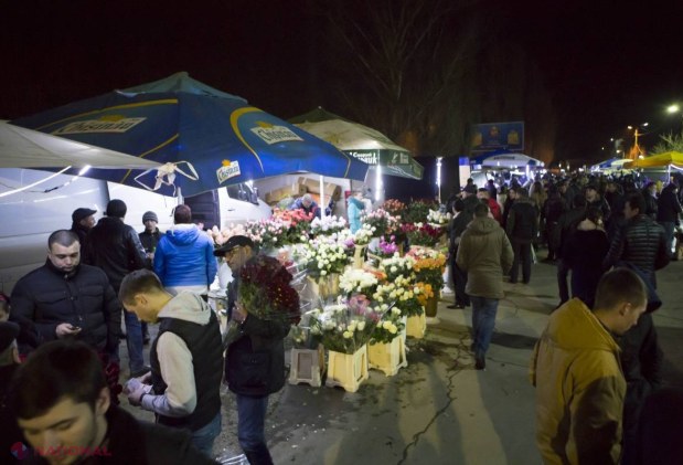 REPORTAJ FOTO // Piaţa de FLORI, luată cu asalt de bărbaţi în ajunul zilei de 8 Martie