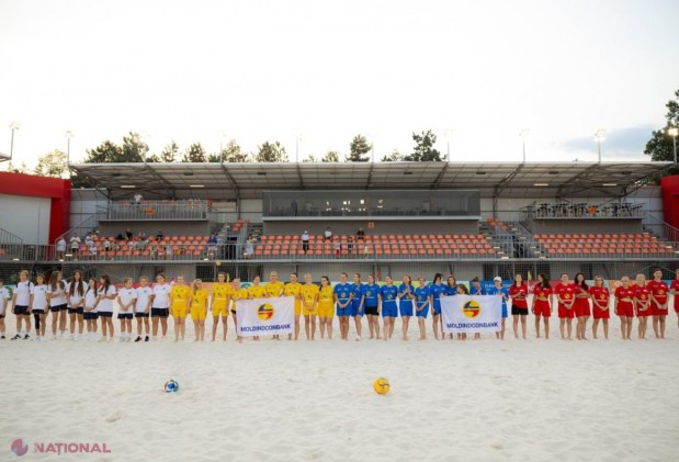 GALERIE FOTO // Moldindconbank susține echipa de fotbal feminin ,,Pudra” care a primit 200 000 de lei