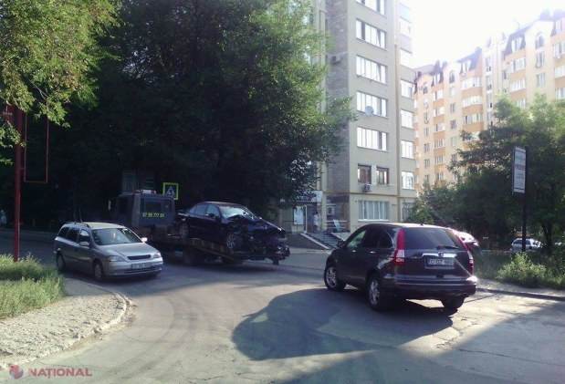 FOTO // ACCIDENT pe strada Costiujeni din capitală