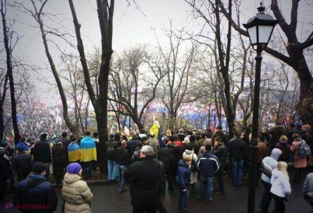 VIDEO, FOTO // Revoluţia portocalie se repetă la Kiev? Mii de ucraineni manifestează în favoarea apropierii de UE