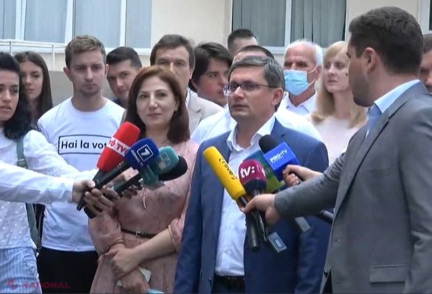VIDEO, FOTO // Liderul PAS, Igor Grosu, a votat, în PREMIERĂ, alături de soția sa. „Cetățenii R. Moldova vor o SCHIMBARE, toți s-au săturat de hoți. Să facem această schimbare, începută în noiembrie 2020, IREVERSIBILĂ”