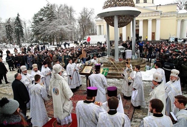 Creștinii ortodocși de stil vechi sărbătoresc astăzi Boboteaza: Sfaturile polițiștilor