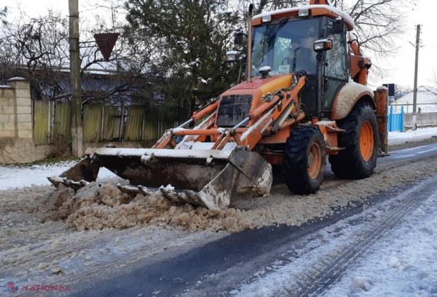 FOTO // Comuna Jora de Mijloc, singura localitate din republică DESZĂPEZITĂ în totalitate
