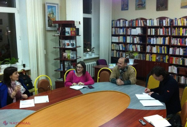 Clubul criticilor de teatru a discutat despre „Hronicul Găinarilor” și „Urâtul”