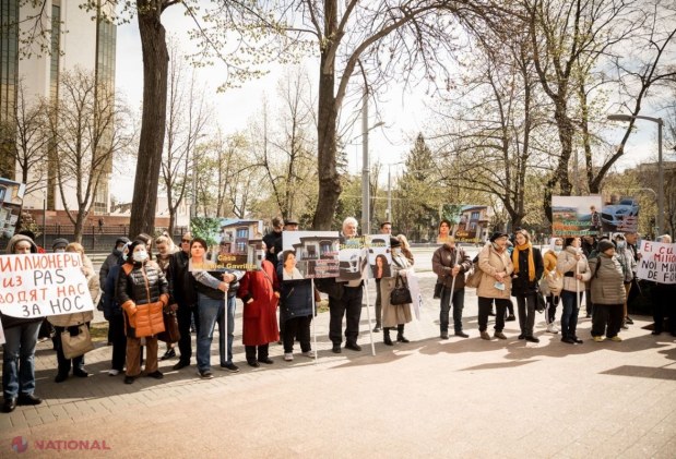 Partidul „ȘOR”, un nou flashmob la Parlament: „Milionarii din PAS ne-au dus de nas”. Protestatarii așteaptă soluții pentru depășirea crizei