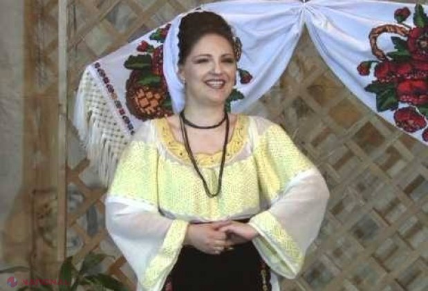 O cântăreaţă din România, aproape să nască pe scenă