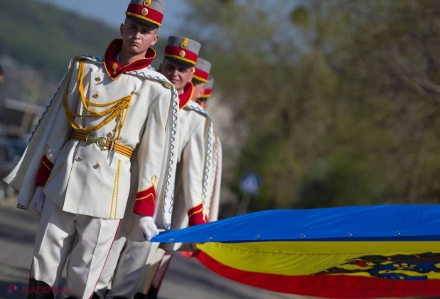 REPORTAJ FOTO // Drapel uriaş pe cel mai înalt deal din R. Moldova