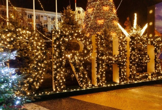 FOTO // Orheiul se laudă cu cel mai MARE pom de Crăciun din R. Moldova. Ilan Șor: „Orheiul a devenit pentru al șaptelea an consecutiv CAPITALA sărbătorilor de iarnă”. În centrul municipiului a fost amenajat și un „orășel european”