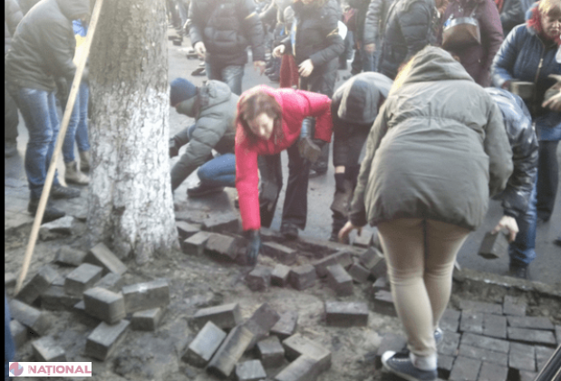 Violențe la Kiev // Rada Supremă, înconjurată de protestatari