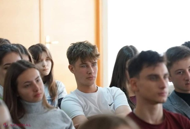 Ce înseamnă să fii secretar de stat al DRRM sau să deții o funcție de demnitate publică. Adrian Dupu le-a dezvăluit tinerilor din R. Moldova cum să-și construiască o CARIERĂ de succes