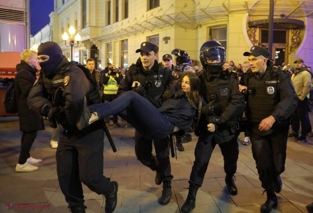 FOTO // Liderul de la Kremlin a început LUPTA împotriva propriilor cetățeni: „Trimiteţi-l pe Putin în tranșee!”. 1 300 de protestatari arestaţi în 40 de oraşe în Rusia. Cum au reacționat rușii la mobilizarea lui Putin