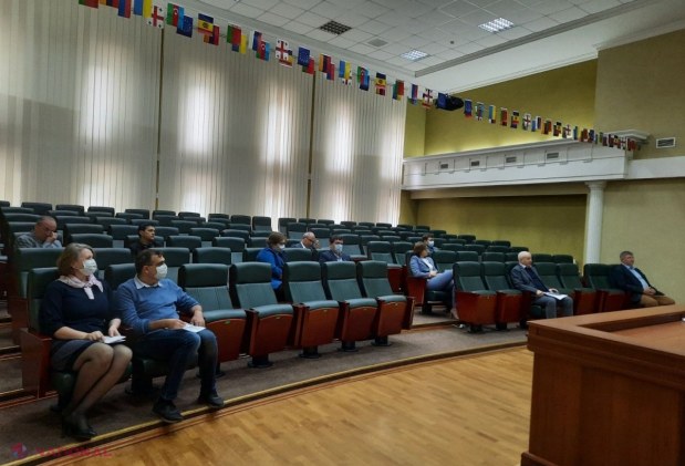 FOTO // Zece ani de la fondarea Centrului Studii Interdisciplinare „Silviu Dragomir”, Chișinău-Oradea. La USM a fost organizată o conferință științifică cu participarea specialiștilor din R. Moldova și România
