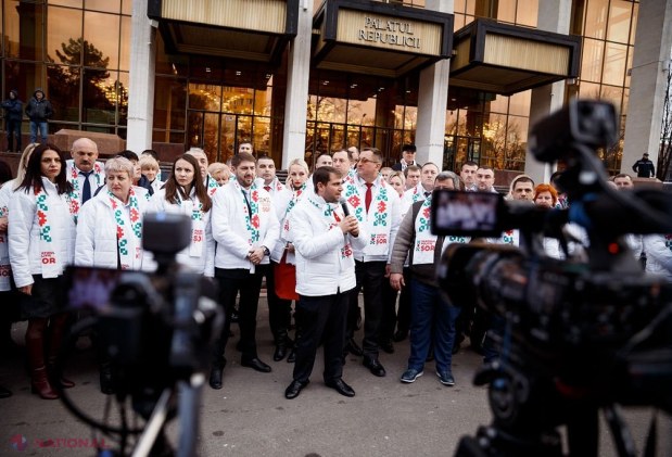 FOTO, DOC // Partidul „ȘOR” a depus actele pentru înscrierea în cursa electorală. Ilan Șor, în fața mulțimii: „Deschidem o pagină nouă în istoria politică din Moldova”