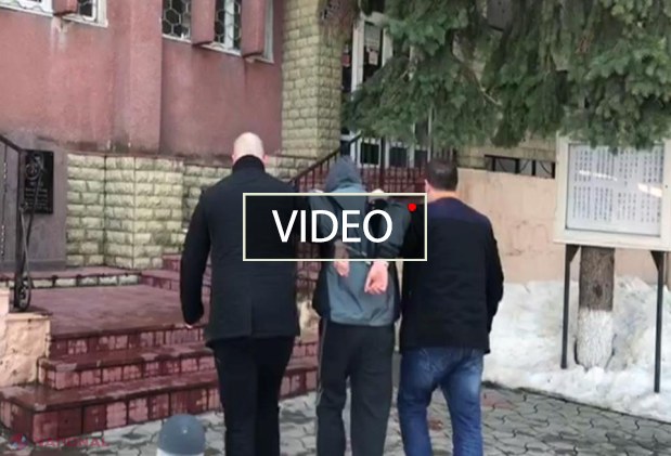 VIDEO // Un tănăr FURA din spitale importante din Chișinău: Imaginile care l-au dat de gol 