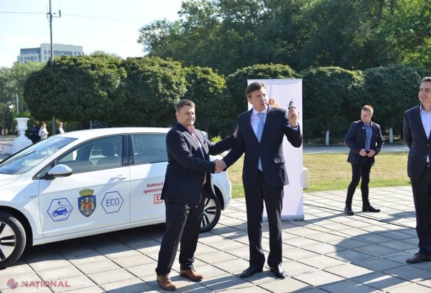 Primul automobil ELECTRIC, la Primăria Chişinău. Chirtoacă: „Este un simbol al viitorului”
