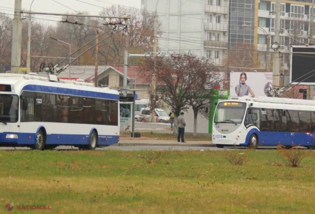 O porțiune de stradă din centrul capitalei s-a SURPAT, iar mai multe rute de troleibuze au fost REDIRECȚIONATE
