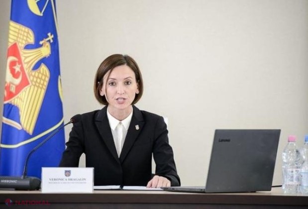 VIDEO // Au umplut R. Moldova cu CARDURI, prin intermediul cărora sunt finanțate unele partidele politice. „Au renunțat la KULIOACE și au pus în aplicare carduri. Știm originea banilor, știm cine a pus banii pe carduri, tot, tot…”