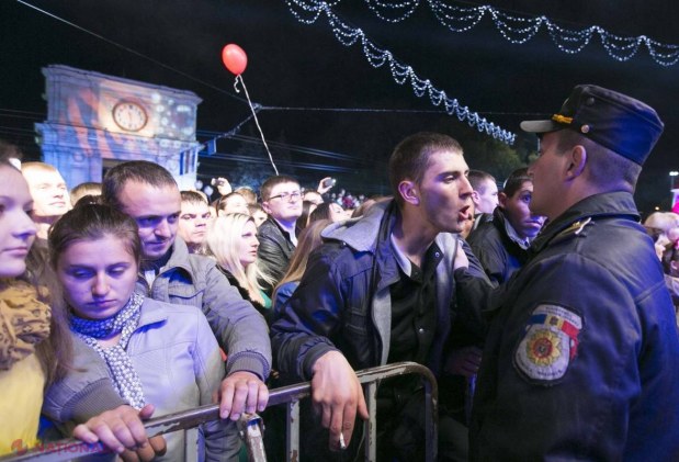 Foto // Concertul din PMAN. Veselie mare și tone de gunoi
