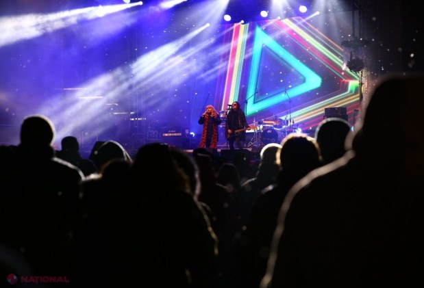 VIDEO, FOTO // REVELION cu focuri de ARTIFICII spectaculoase la Târgul de Crăciun. Cei prezenți au asistat la un concert susținut de „Gândul Mâței”, „Brio Sonores”, „Noroc” și Vali Boghean Band