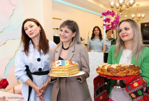 GALERIE FOTO // Maia Sandu, discuții cu DIASPORA din Canada. Șefa statului a acordat titluri onorifice și a vizitat o PATISERIE deschisă de o moldoveancă: „Am văzut o susținere totală pentru proiectul de aderare a R. Moldova la UE”