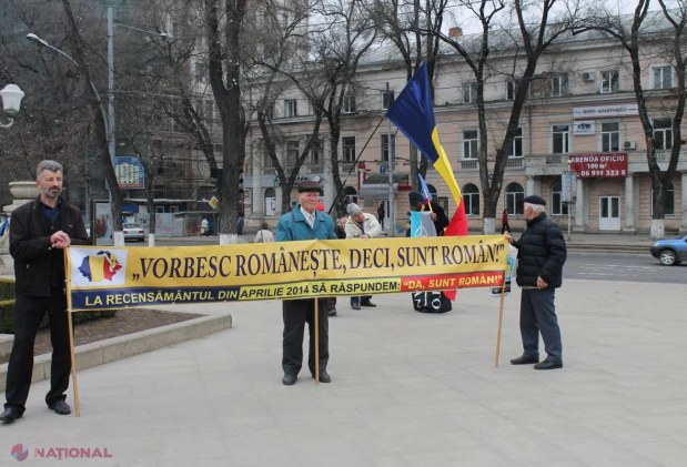 FOTO // Jerbe și cântece patriotice în fața monumentului lui Ștefan cel Mare și Sfânt de Ziua Unirii