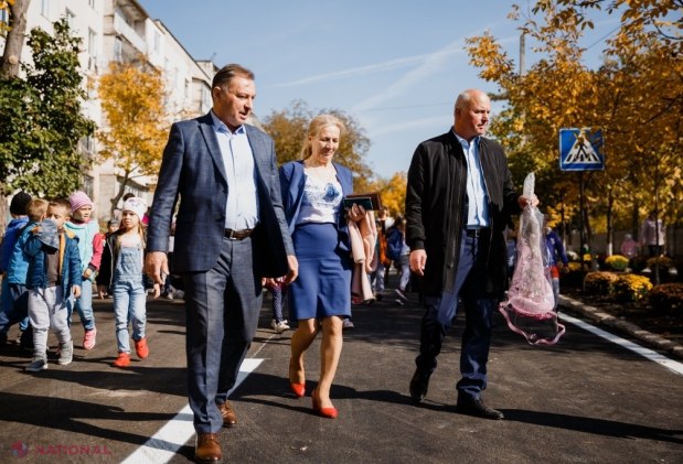 FOTO // Autoritățile din Orhei au dat în exploatare încă un drum reparat capital: „Țineți minte în ce stare era? Nu puteau trece nici unele automobile”