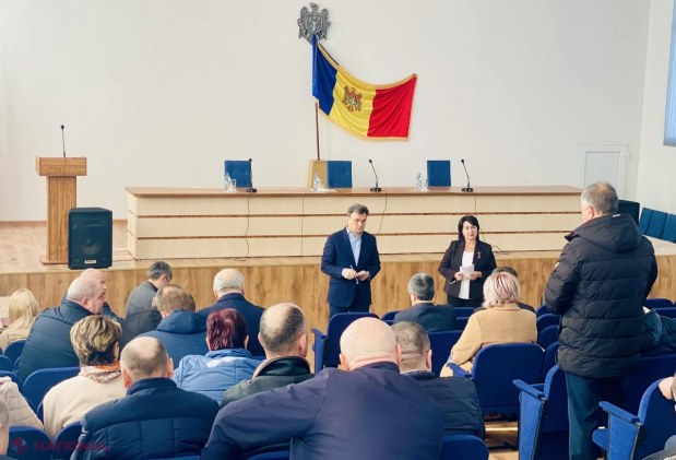 FOTO // Dorin Recean, premierul care își NOTEAZĂ personal problemele enunțate de primarii din R. Moldova. Ce-și doresc aleșii locali din Briceni și sfaturile formulate de prim-ministru