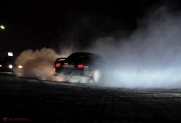 Automobil, CUPRINS DE FUM  în plină stradă 