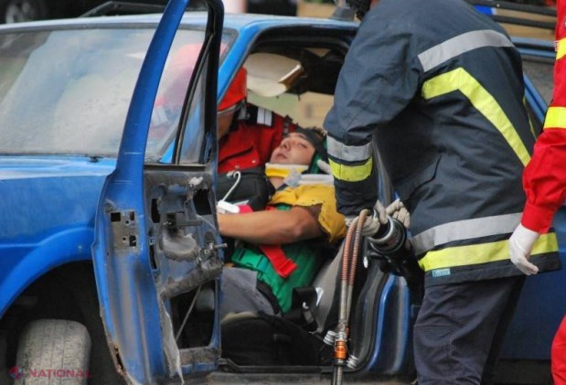 Accident TERIBIL la Hâncești, cu implicarea unui microbuz: Două persoane au DECEDAT, iar alte patru au ajuns la spital