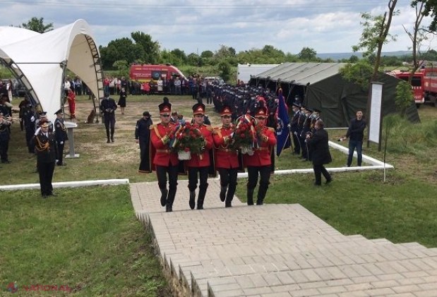 GALERIE FOTO // Eroii echipajului SMURD de la Iași care și-au pierdut viața în timpul unei misiuni de salvare pe teritoriul R. Moldova, comemorați cu onoruri militare la Haragâș