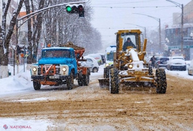 FOTO // La Orhei a fost DUBLAT numărul autospecialelor de deszăpezire și se lucrează la capacitate maximă pentru a asigura condiții normale de circulație