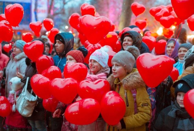 FOTO // Ziua Îndrăgostiților la Orhei: concert, LIMUZINĂ pentru îndrăgostiți și cină romantică