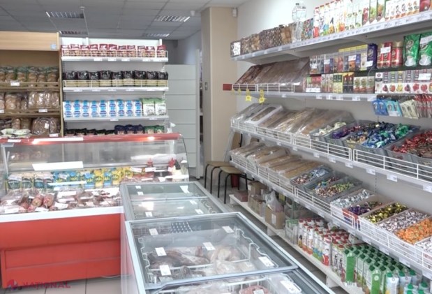 FOTO // „Salvare pe timp de criză”. Mii de moldoveni vin după PÂINE la magazinele sociale, lansate de Ilan Șor