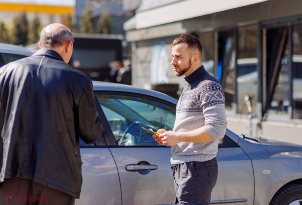 FOTO, DOC // Flashmob organizat la BENZINĂRIILE din Chișinău, în legătură cu scumpirea fără precedent a carburanților. Partidul „ȘOR”: „Deputatul PAS, Radu Marian, este vinovat de scumpirea benzinei și motorinei”