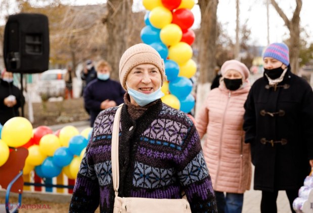FOTO // Un nou teren de joacă pentru copii, amenajat în orașul Căușeni la inițiativa deputatului Platformei „Pentru Moldova”, Grigore Repeșciuc