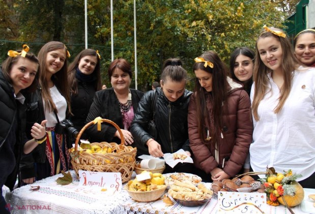 Elevii de la „Gheorghe Asachi” au început să adune bani pentru aniversarea a 150-a a liceului. Vezi ce au vândut